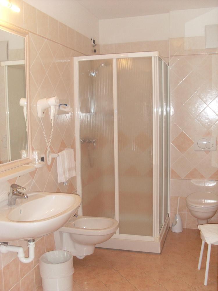 Garni Lago Alpino Molveno Ngoại thất bức ảnh