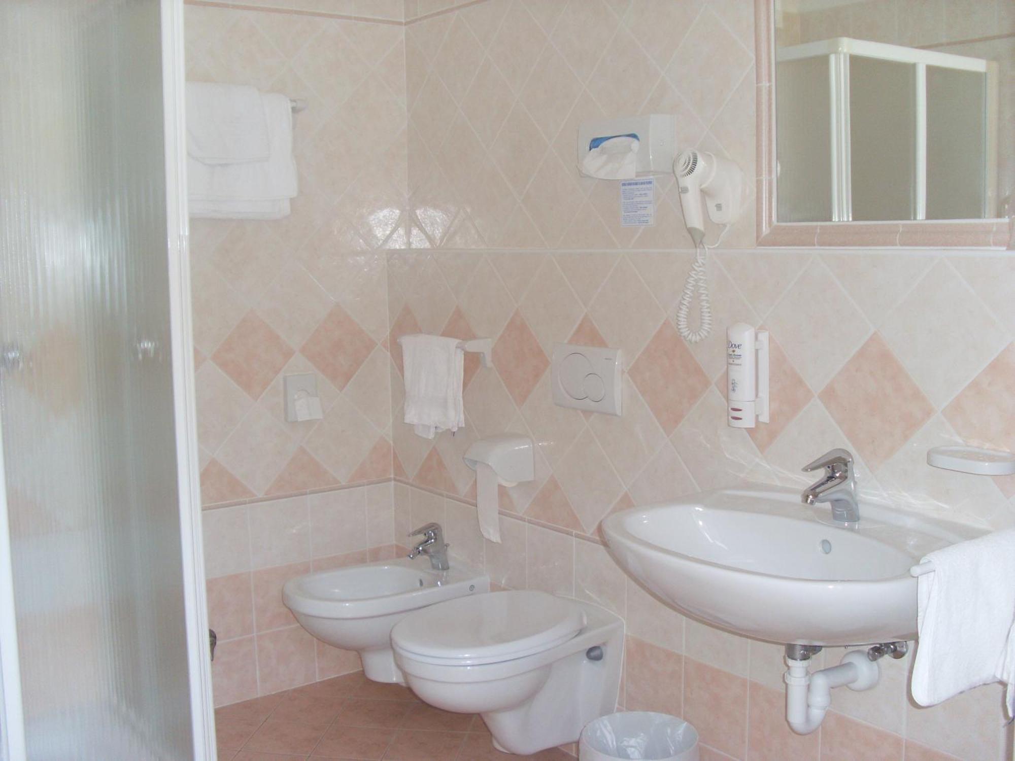 Garni Lago Alpino Molveno Ngoại thất bức ảnh