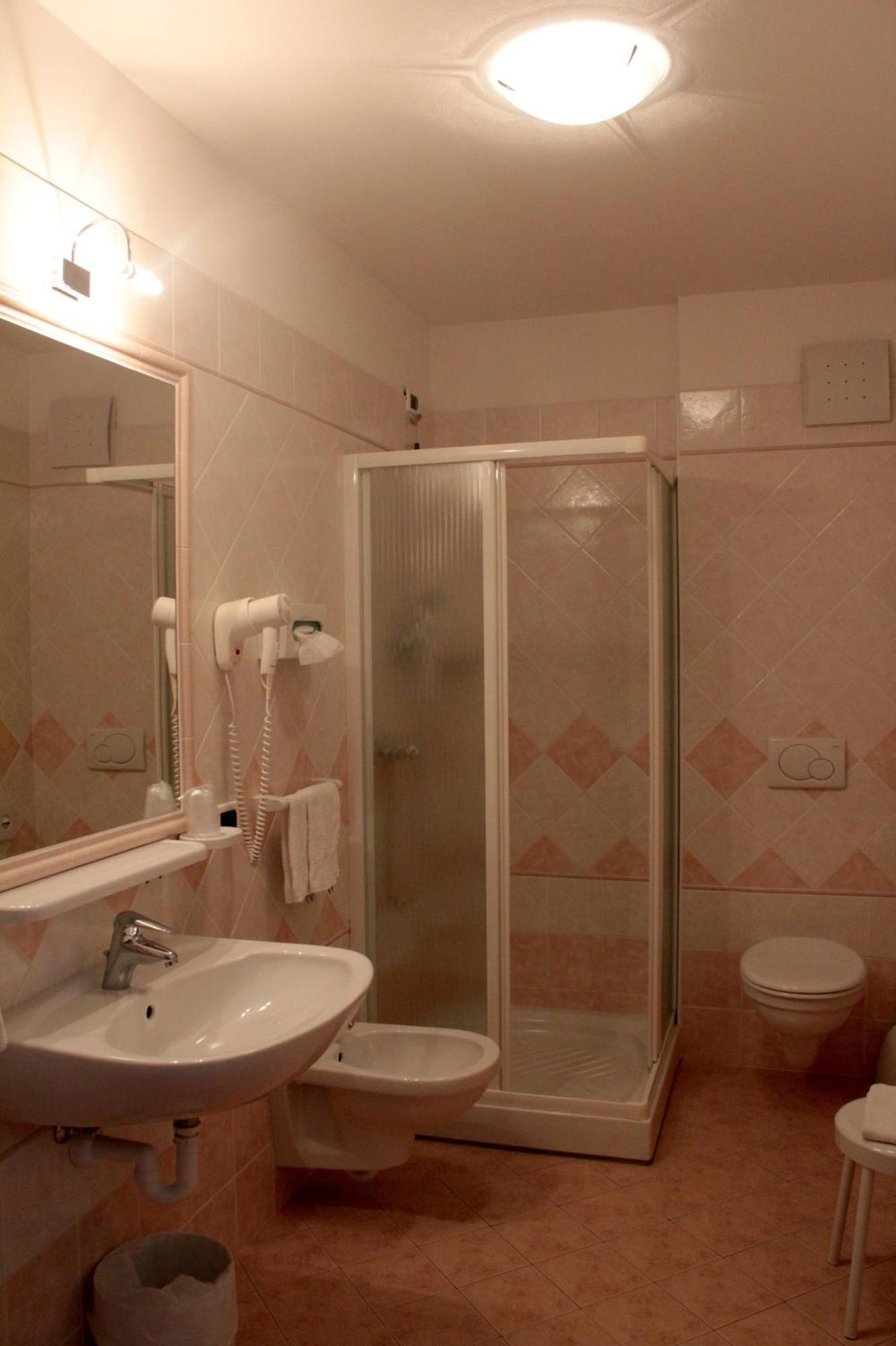 Garni Lago Alpino Molveno Phòng bức ảnh